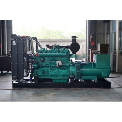 200kw乾能柴油發(fā)電機(jī)組-乾能6缸柴油機(jī)6135AZLD柴油發(fā)電機(jī)組,缸徑/行程：135/150mm,柴油發(fā)電機(jī)組水冷發(fā)動機(jī)功率227KW,柴油發(fā)電機(jī)組配套馬拉松斯坦福發(fā)電機(jī)。廠價直銷歡迎選購：13773399855。