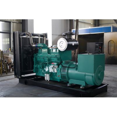 600kw重慶康明斯柴油發(fā)電機組-重慶康明斯6缸柴油機KTAA19-G6A柴油發(fā)電機組,缸徑/行程：159/159mm,柴油發(fā)電機組水冷發(fā)動機功率610KW,柴油發(fā)電機組配套馬拉松斯坦福發(fā)電機。廠價直銷歡迎選購：13773399855。